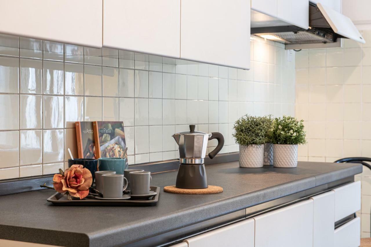 Joivy Sophisticated 3-Bed Flat With Desk Apartment Milano Exterior foto