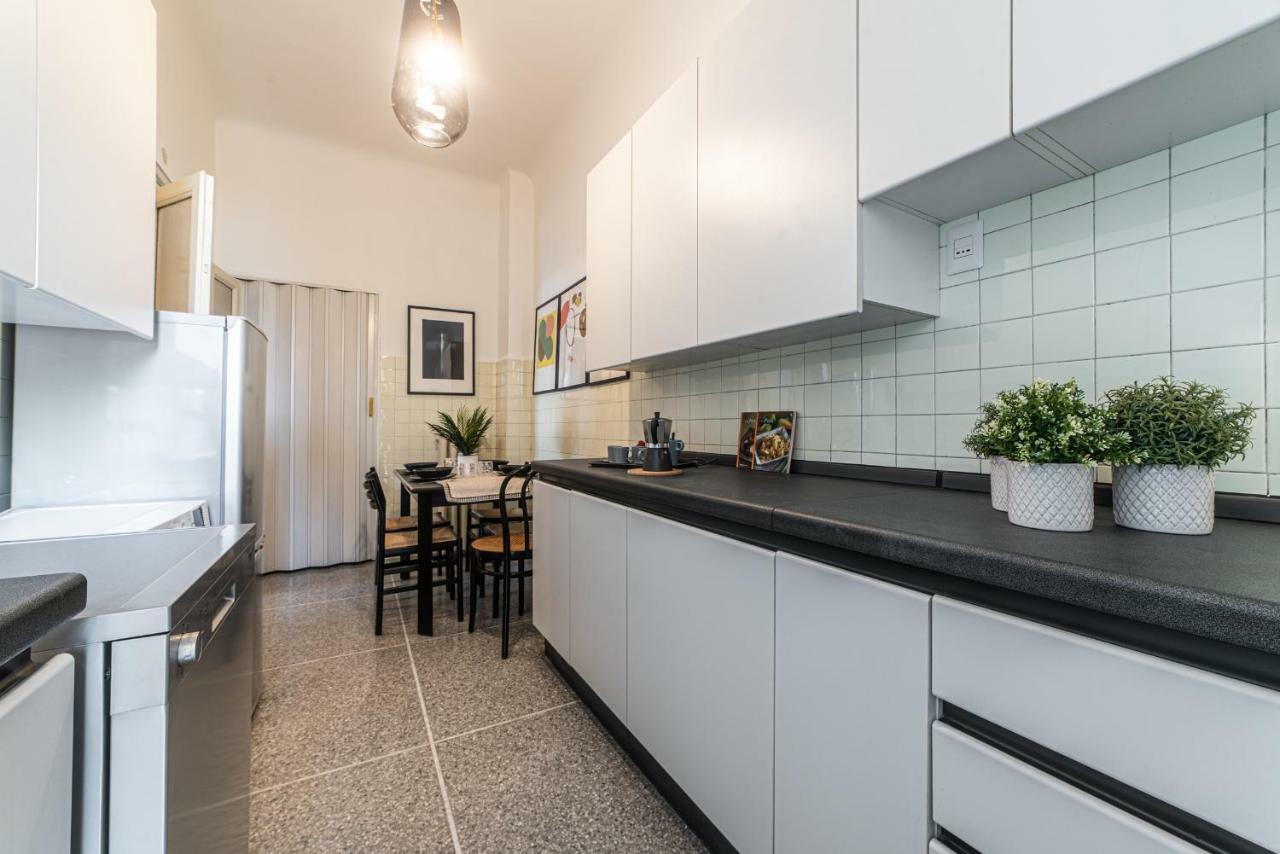 Joivy Sophisticated 3-Bed Flat With Desk Apartment Milano Exterior foto