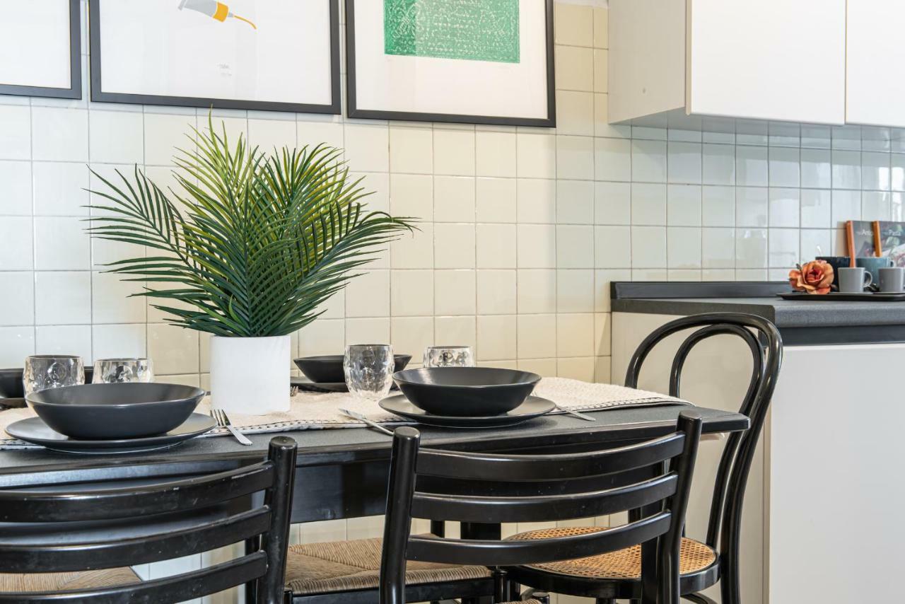 Joivy Sophisticated 3-Bed Flat With Desk Apartment Milano Exterior foto