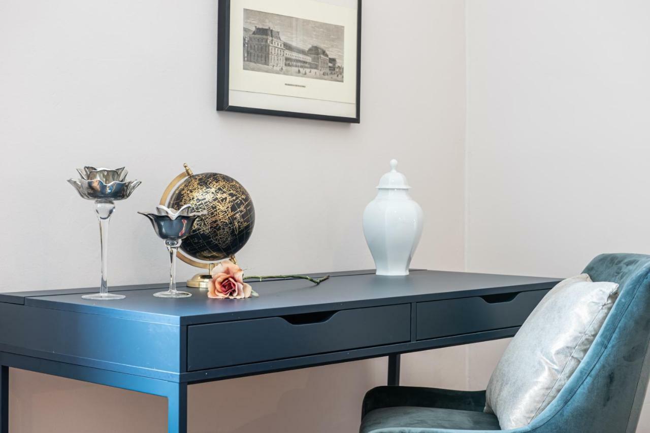 Joivy Sophisticated 3-Bed Flat With Desk Apartment Milano Exterior foto