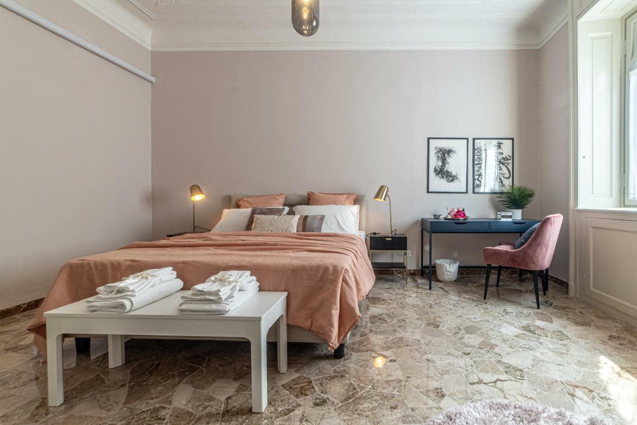 Joivy Sophisticated 3-Bed Flat With Desk Apartment Milano Exterior foto