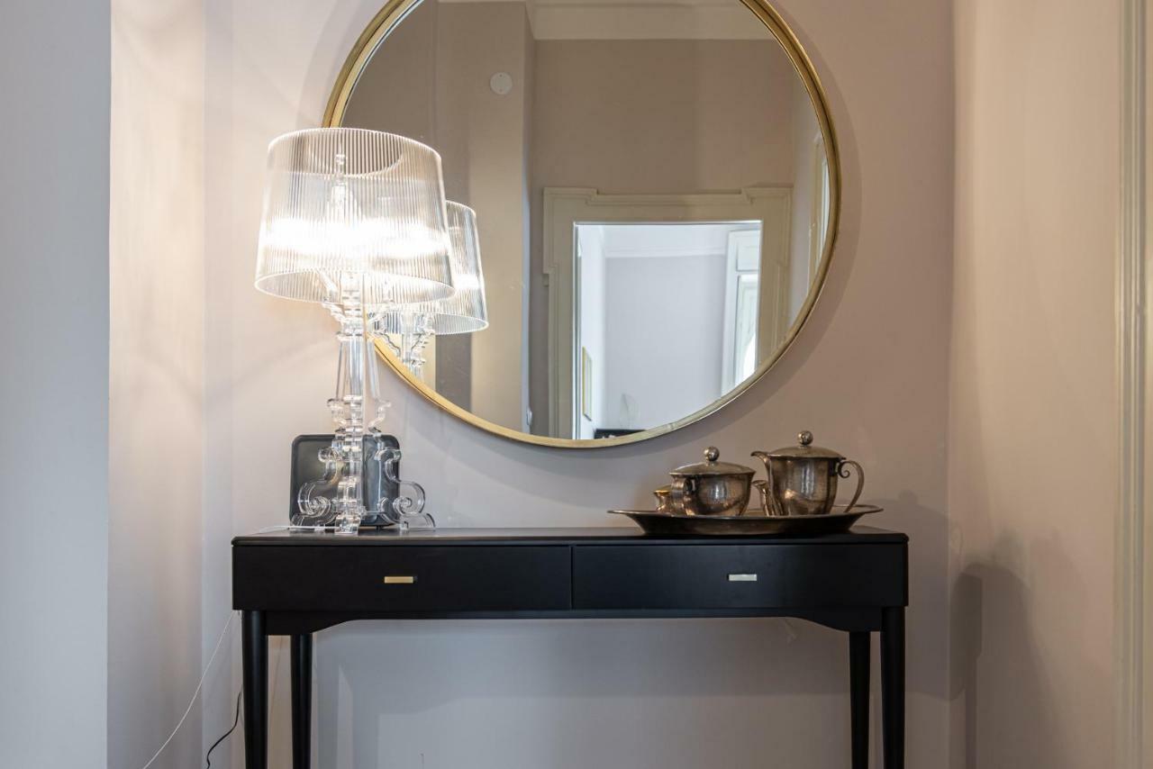 Joivy Sophisticated 3-Bed Flat With Desk Apartment Milano Exterior foto