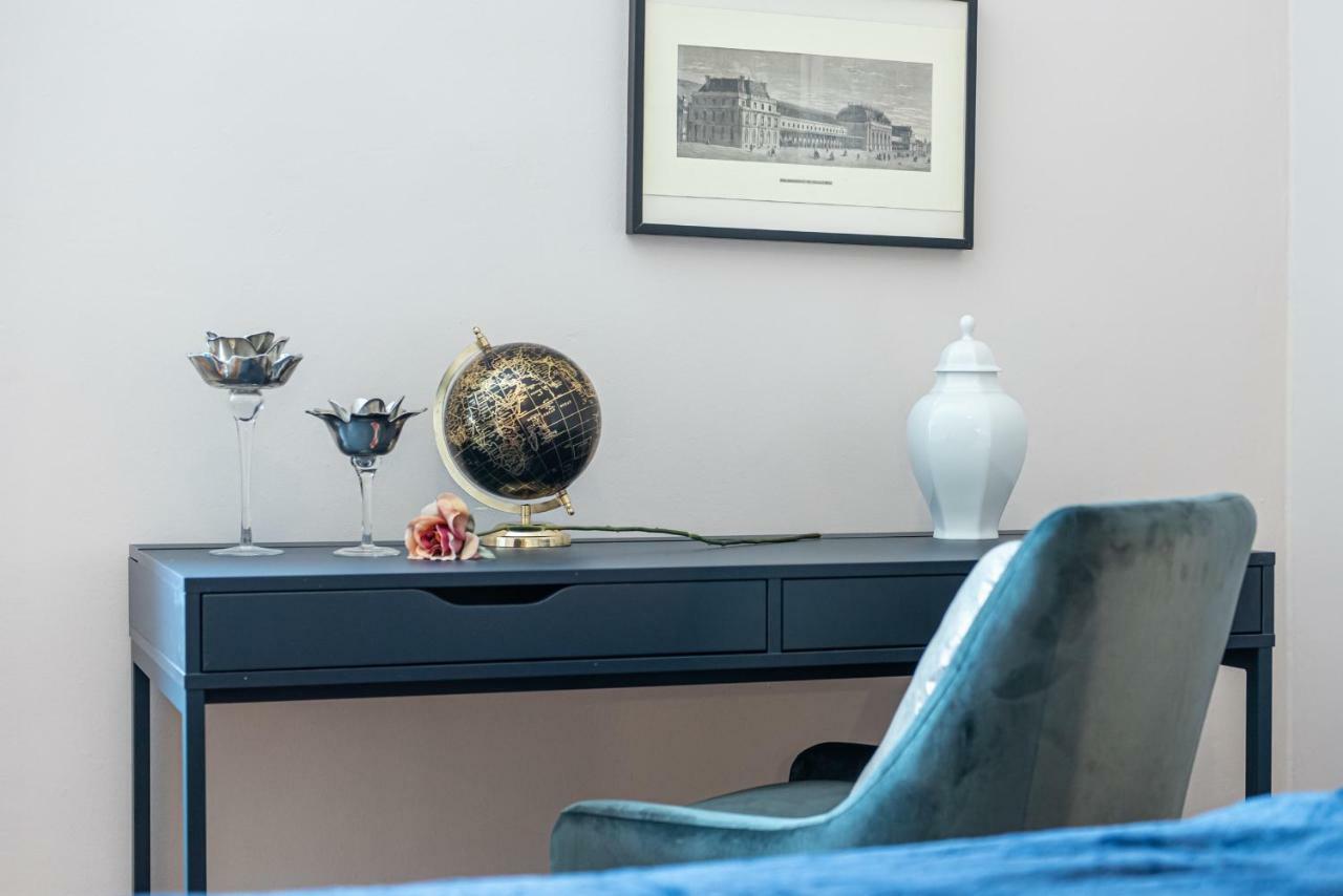 Joivy Sophisticated 3-Bed Flat With Desk Apartment Milano Exterior foto