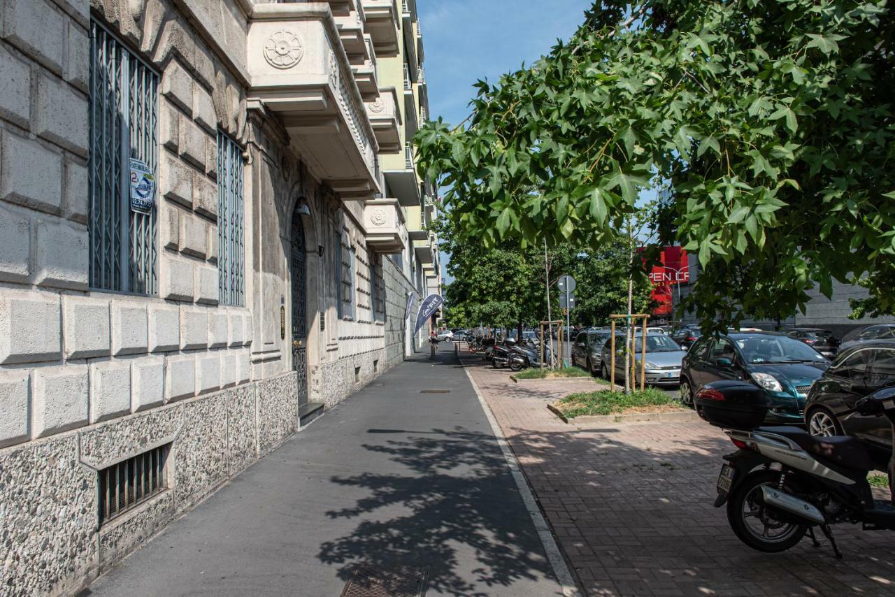 Joivy Sophisticated 3-Bed Flat With Desk Apartment Milano Exterior foto
