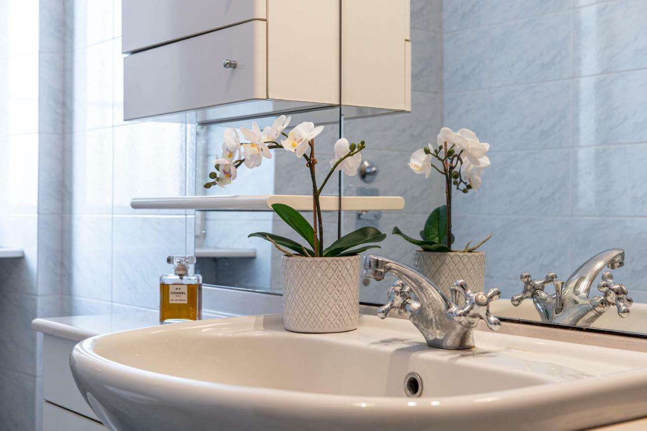 Joivy Sophisticated 3-Bed Flat With Desk Apartment Milano Exterior foto